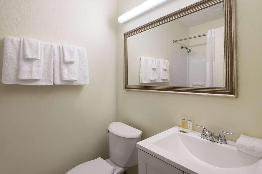 יאנגסטאון Rodeway Inn חדר תמונה